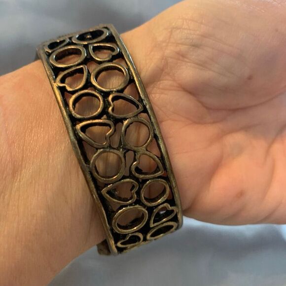 Vintage-Inspired Floral Cuff Bracelet Turquoise - Picture 9 of 10